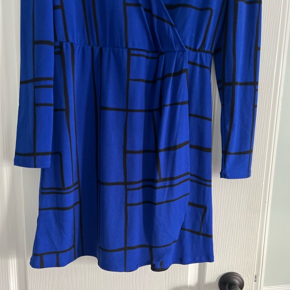 Blue Geometric Pattern Dress - Picture 3 of 5